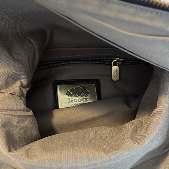 ROOTS- black leather purse - Picture 5 of 6